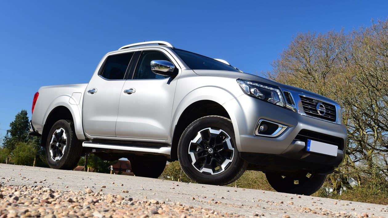 Nissan Navara pick-up 2020 UK-6